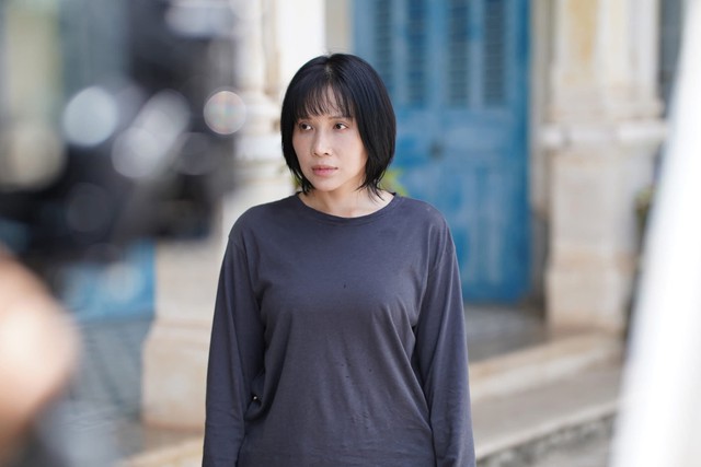 "Đệ nhất mỹ nữ l&agrave;ng h&agrave;i" l&agrave; nữ ch&iacute;nh phim dẫn đầu ph&ograve;ng v&eacute; Việt, U40 vẫn độc th&acirc;n - Ảnh 1.