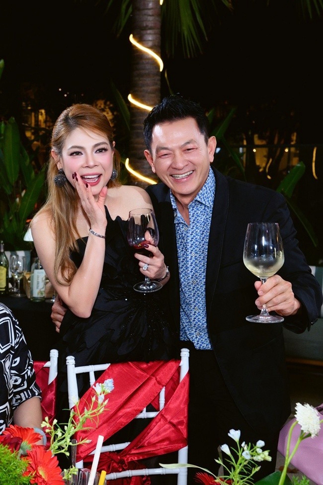 "Búp bê" Thanh Thảo hạnh phúc viên mãn ở tuổi 49 - Ảnh 1.