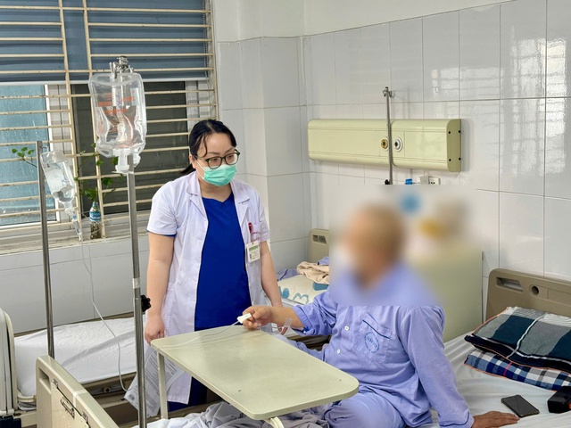 Khối u gan 61mm được ph&aacute;t hiện sau 20 năm bỏ dở điều trị - Ảnh 1.