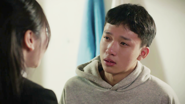 Nam diễn vi&ecirc;n trẻ nhận "cơn mưa" lời khen khi khiến kh&aacute;n giả rơi nước mắt - Ảnh 1.