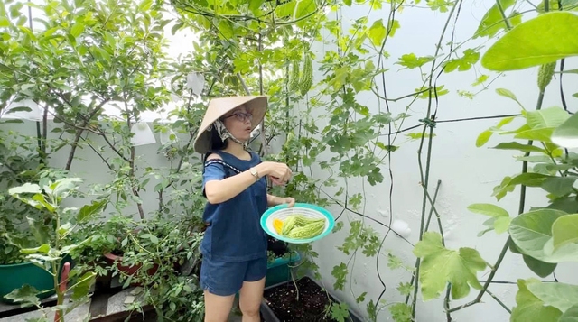 "Nữ hoàng dân ca" và điều kỳ lạ trong khu vườn ở biệt thự triệu đô - Ảnh 1.