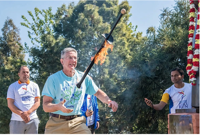 Người đàn ông giữ hơn 600 kỷ lục Guinness là ai mà khiến cả thế giới kinh ngạc? - Ảnh 3.