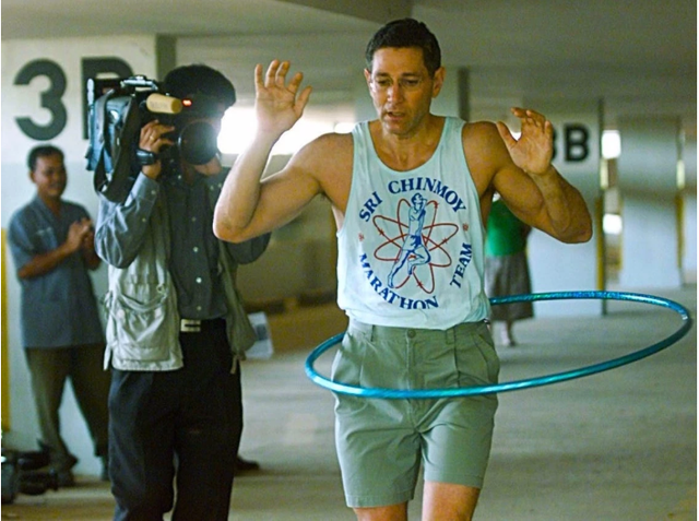 Người đàn ông giữ hơn 600 kỷ lục Guinness là ai mà khiến cả thế giới kinh ngạc? - Ảnh 1.