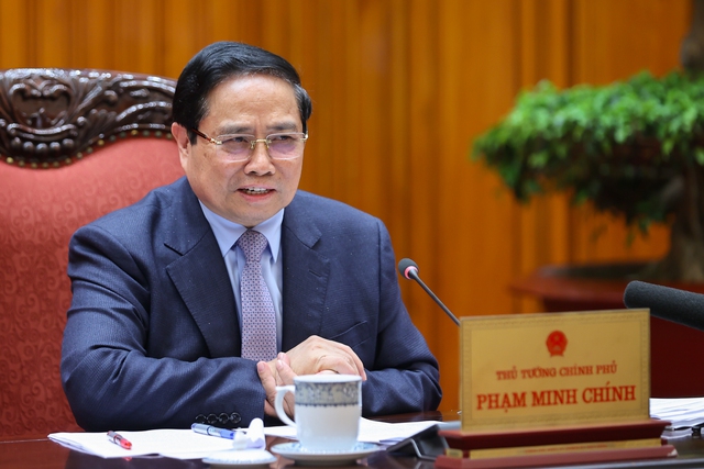 Thủ tướng: Dứt khoát không để thiếu xăng dầu cho sản xuất, kinh doanh, tiêu dùng - Ảnh 1.