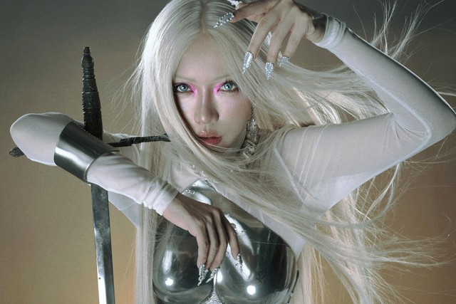 Phùng Khánh Linh "đánh úp" khán giả, "cháy vé" 2 đêm nhạc chỉ sau 10 phút - Ảnh 1.