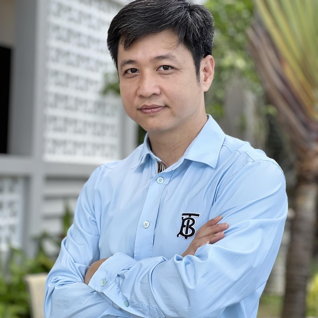 Nam diễn vi&ecirc;n t&aacute;i xuất tr&ecirc;n phim giờ v&agrave;ng VTV g&acirc;y bất ngờ khi ngo&agrave;i đời l&agrave; Trung t&aacute; c&ocirc;ng an - Ảnh 4.