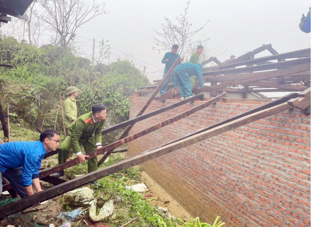 Cảnh b&aacute;o d&ocirc;ng lốc c&oacute; thể ập xuống nhiều nơi ở Lai Ch&acirc;u sau khi h&agrave;ng chục nh&agrave; d&acirc;n bị tốc m&aacute;i- Ảnh 4.