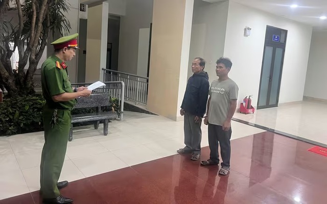 Nhiều lần xâm hại bé gái 13 tuổi, 2 đối tượng bị tạm giữ- Ảnh 1. Nhiều lần xâm hại bé gái 13 tuổi, 2 đối tượng bị tạm giữ- Ảnh 1.