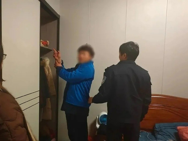 Đến nhà bạn thân chơi, người đàn ông làm điều khiến gia chủ "sốc nặng"- Ảnh 1. Đến nhà bạn thân chơi, người đàn ông làm điều khiến gia chủ "sốc nặng"- Ảnh 1.