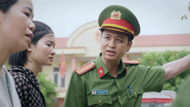 Nam diễn vi&ecirc;n t&aacute;i xuất tr&ecirc;n phim giờ v&agrave;ng VTV g&acirc;y bất ngờ khi ngo&agrave;i đời l&agrave; Trung t&aacute; c&ocirc;ng an - Ảnh 2.