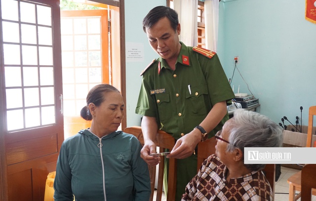 Gia Lai: Công an ra tận đảo hỗ trợ người dân, học sinh làm căn cước, định danh điện tử cấp độ 2- Ảnh 7. Gia Lai: Công an ra tận đảo hỗ trợ người dân, học sinh làm căn cước, định danh điện tử cấp độ 2- Ảnh 7.