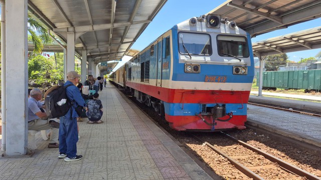 Hỏa xa k&yacute; sự - Ảnh 1.