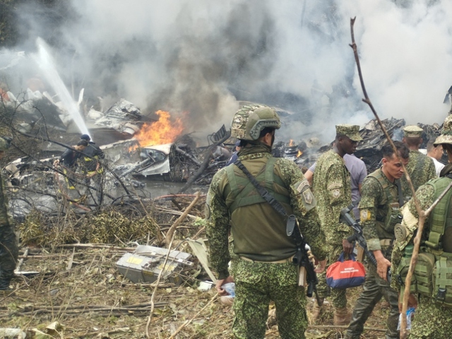 Rơi m&aacute;y bay qu&acirc;n sự, 34 người tử vong, nhiều người kh&aacute;c bị thương - Ảnh 1.