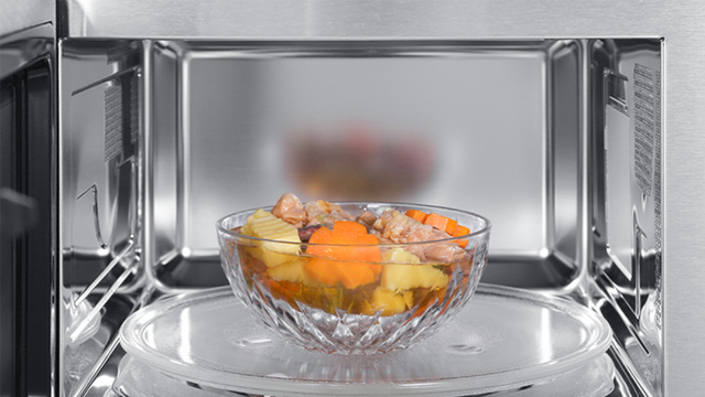 5 loại thực phẩm sẽ ph&aacute;t nổ trong l&ograve; vi s&oacute;ng, đừng dại dột thử nhất c&aacute;i đứng đầu bảng - Ảnh 2.