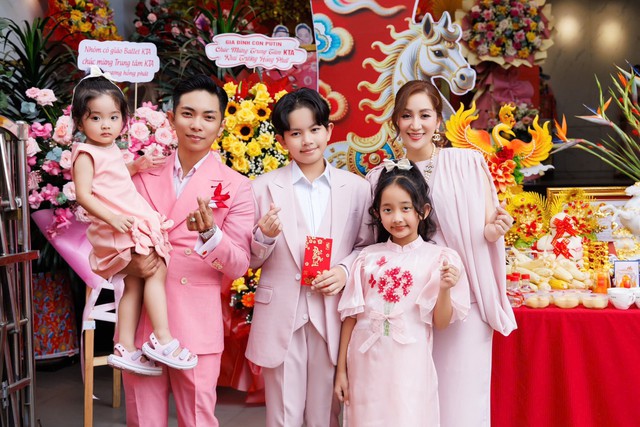 "&Uacute;t cưng" Lisa nh&agrave; Kh&aacute;nh Thi - Phan Hiển "đốn tim" với loạt ảnh xinh y&ecirc;u như b&uacute;p b&ecirc; - Ảnh 6.