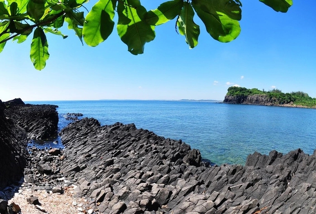 Cận cảnh đảo nhỏ được Quảng Ng&atilde;i nghi&ecirc;n cứu tour lặn biển, ngắm san h&ocirc;- Ảnh 10.
