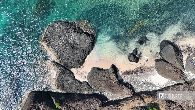 Cận cảnh đảo nhỏ được Quảng Ng&atilde;i nghi&ecirc;n cứu tour lặn biển, ngắm san h&ocirc;- Ảnh 5.