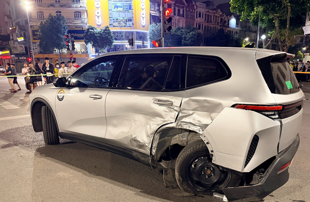 Cảnh s&aacute;t x&aacute;c định nguy&ecirc;n nh&acirc;n ban đầu vụ &ocirc; t&ocirc; Lexus t&ocirc;ng loạt xe ở H&agrave; Nội - Ảnh 4.