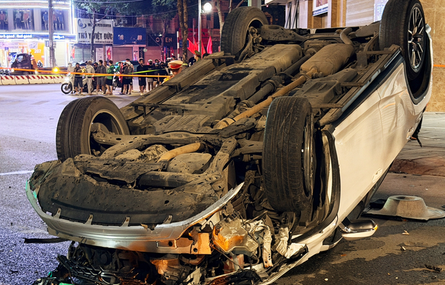 Cảnh s&aacute;t x&aacute;c định nguy&ecirc;n nh&acirc;n ban đầu vụ &ocirc; t&ocirc; Lexus t&ocirc;ng loạt xe ở H&agrave; Nội - Ảnh 5.