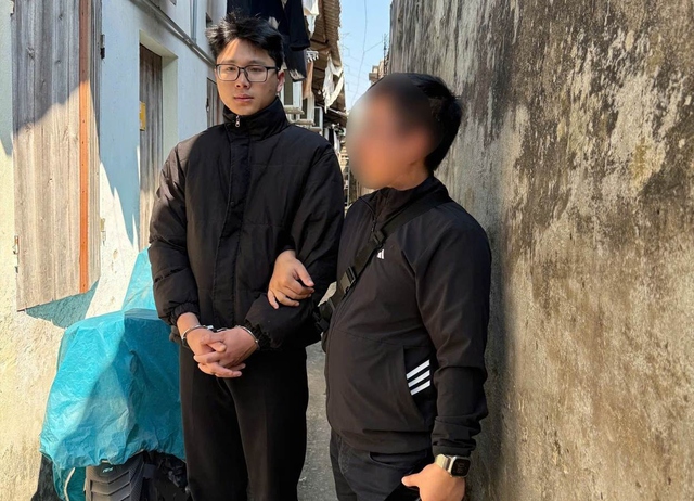 Bắt giữ đối tượng g&acirc;y 8 vụ cướp li&ecirc;n tỉnh, nhắm v&agrave;o phụ nữ v&agrave; tiệm v&agrave;ng - Ảnh 2.