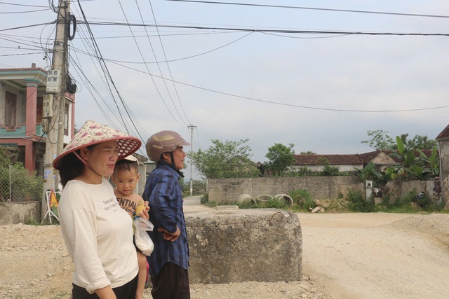 3 ngôi nhà “án ngữ”, đường 130 tỷ dang dở chưa thể thông tuyến- Ảnh 2. 3 ngôi nhà “án ngữ”, đường 130 tỷ dang dở chưa thể thông tuyến- Ảnh 2.