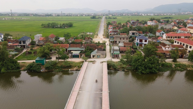 3 ngôi nhà “án ngữ”, đường 130 tỷ dang dở chưa thể thông tuyến- Ảnh 3. 3 ngôi nhà “án ngữ”, đường 130 tỷ dang dở chưa thể thông tuyến- Ảnh 3.