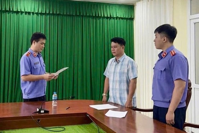 Vụ nữ sinh tử vong ở Vĩnh Long: Khởi tố 2 nguy&ecirc;n c&aacute;n bộ c&ocirc;ng an- Ảnh 1.