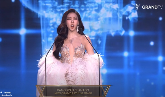 Th&iacute; sinh Hoa hậu H&ograve;a B&igrave;nh rơi răng giả ngay tr&ecirc;n s&acirc;n khấu - Ảnh 1.