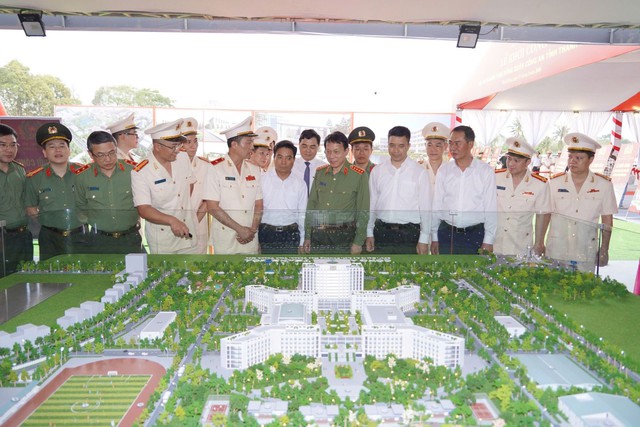 Đại tướng Lương Tam Quang dự lễ khởi c&ocirc;ng doanh trại đ&oacute;ng qu&acirc;n C&ocirc;ng an tỉnh Thanh H&oacute;a - Ảnh 1.