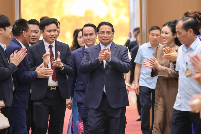 Thủ tướng họp th&uacute;c đẩy tăng trưởng 2 con số, tri &acirc;n doanh nghiệp - Ảnh 1.