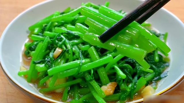 Loại rau l&agrave; "m&oacute;n ăn của Ho&agrave;ng đế", hương thơm độc đ&aacute;o, tươi m&aacute;t - Ảnh 3.