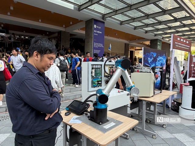 Thị trường việc l&agrave;m đổi nhịp: Đại học tăng tốc &ldquo;bắt tay&rdquo; doanh nghiệp, sinh vi&ecirc;n định hướng nghề từ sớm- Ảnh 1.