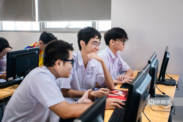 Thị trường việc l&agrave;m đổi nhịp: Đại học tăng tốc &ldquo;bắt tay&rdquo; doanh nghiệp, sinh vi&ecirc;n định hướng nghề từ sớm- Ảnh 2.