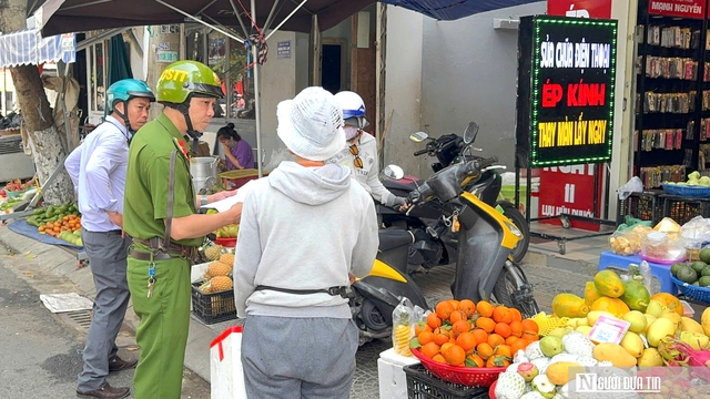 Đà Nẵng: 4 giai đoạn, 4 nhiệm vụ trọng tâm trong quản lý hoạt động kinh doanh trên vỉa hè- Ảnh 7. Đà Nẵng: 4 giai đoạn, 4 nhiệm vụ trọng tâm trong quản lý hoạt động kinh doanh trên vỉa hè- Ảnh 7.