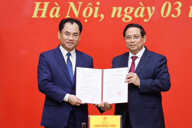 Thủ tướng trao quyết định điều động, bổ nhiệm 5 l&atilde;nh đạo bộ, cơ quan Trung ương - Ảnh 5.