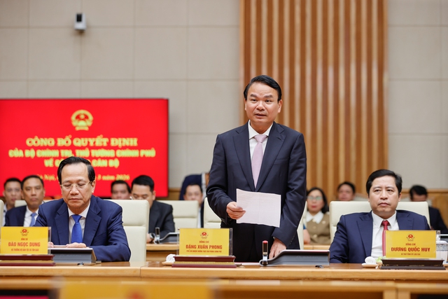 Thủ tướng trao quyết định điều động, bổ nhiệm 5 l&atilde;nh đạo bộ, cơ quan Trung ương - Ảnh 7.