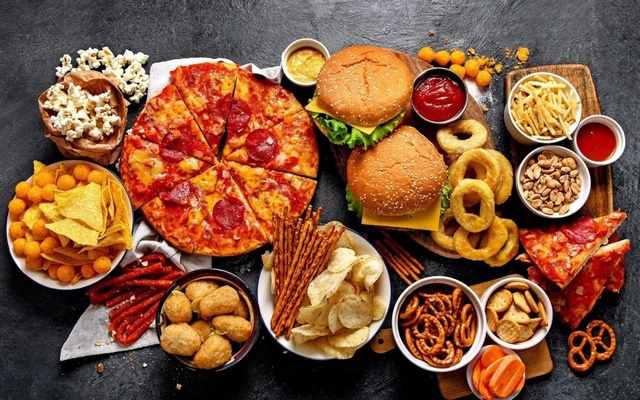 Chuộng đồ ăn nhanh, trẻ đối mặt nguy cơ thừa cân và bệnh mãn tính- Ảnh 1. Chuộng đồ ăn nhanh, trẻ đối mặt nguy cơ thừa cân và bệnh mãn tính- Ảnh 1.