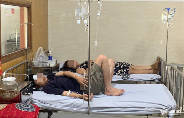 Nhiều người nhập viện nghi ngộ độc sau khi ăn b&aacute;nh m&igrave; - Ảnh 1.