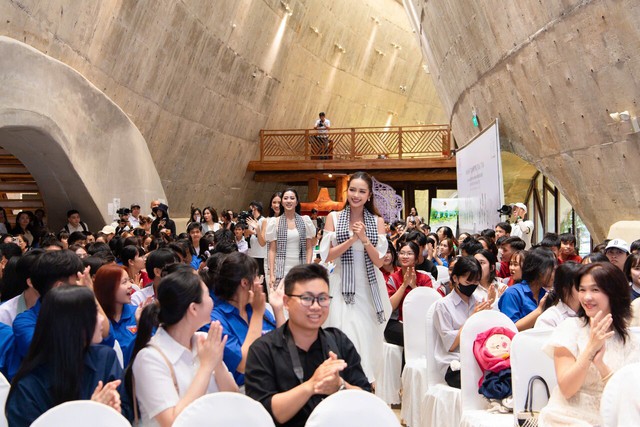 Hoa hậu Ngọc Châu: Từ tuổi thơ khó khăn đến lời nhắn "đừng chỉ mơ, hãy hành động" - Ảnh 1.