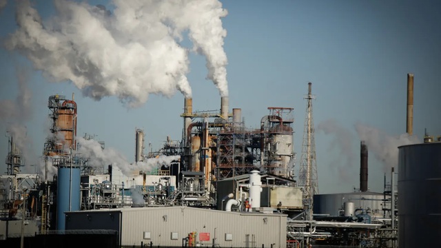 Gi&aacute; dầu tăng 3% khi xung đột Iran leo thang với việc lực lượng Houthi tham gia - Ảnh 1.