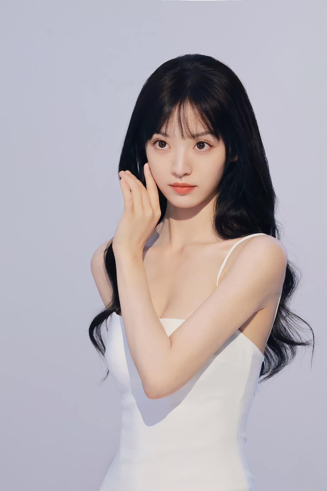 L&yacute; do khiến nữ diễn vi&ecirc;n xinh đẹp bị ngắt s&oacute;ng khi đang livestream - Ảnh 3.