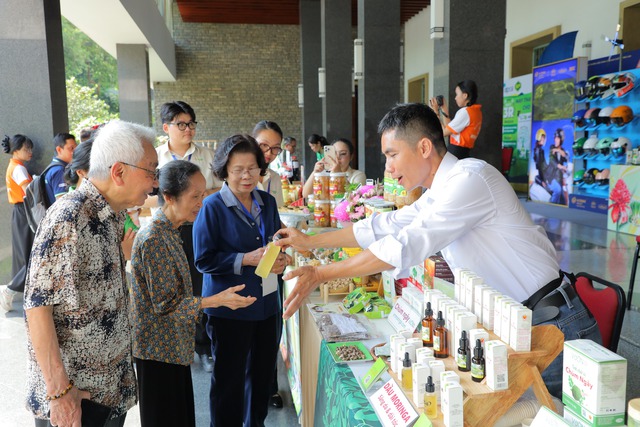 Từ niềm tin người ti&ecirc;u d&ugrave;ng đến b&agrave;i to&aacute;n chiếm lĩnh thị trường của h&agrave;ng Việt- Ảnh 3.