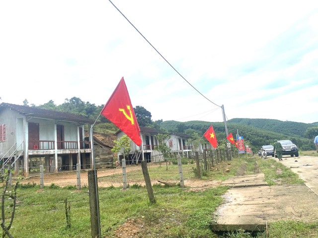 Hà Tĩnh phát huy vai trò già làng, trưởng bản trong ngày hội bầu cử dân tộc- Ảnh 4. Hà Tĩnh phát huy vai trò già làng, trưởng bản trong ngày hội bầu cử dân tộc- Ảnh 4.