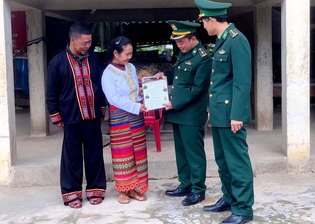 Hà Tĩnh phát huy vai trò già làng, trưởng bản trong ngày hội bầu cử dân tộc- Ảnh 2. Hà Tĩnh phát huy vai trò già làng, trưởng bản trong ngày hội bầu cử dân tộc- Ảnh 2.