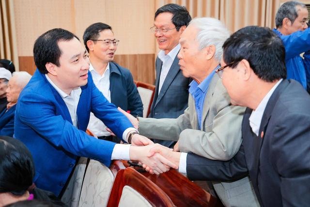 Người dân thấy ấm lòng tại buổi tiếp xúc cử tri của ứng cử viên Vũ Văn Tiến- Ảnh 7. Người dân thấy ấm lòng tại buổi tiếp xúc cử tri của ứng cử viên Vũ Văn Tiến- Ảnh 7.