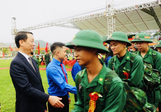 “Bóng hồng” Hà Tĩnh tốt nghiệp đại học quyết tâm mặc màu áo lính - Ảnh 7.