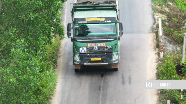 Chủ tịch Gia Lai chỉ đạo xử nghi&ecirc;m vi phạm giao th&ocirc;ng, biển cấm xe qu&aacute; tải bất ngờ bị b&ocirc;i đen- Ảnh 4.