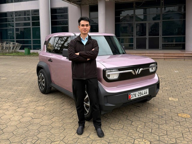 Chủ xe Nghệ An: &ldquo;Từ l&uacute;c mua VinFast VF 3, đi uống c&agrave; ph&ecirc;, ăn b&aacute;t phở chẳng ngại chỗ đỗ xe&rdquo; - Ảnh 1.