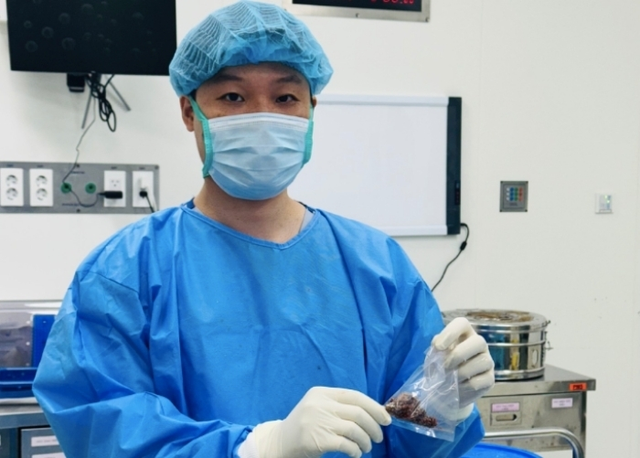 C&ocirc; g&aacute;i 18 tuổi đau dữ dội l&uacute;c nửa đ&ecirc;m, b&aacute;c sĩ cảnh b&aacute;o khẩn 2 sai lầm nhiều người Việt vẫn l&agrave;m- Ảnh 1.