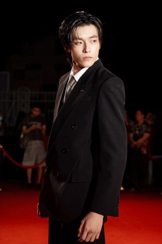 Bị gắn m&aacute;c "b&igrave;nh hoa di động": Nam ch&iacute;nh phim "Thỏ ơi" l&ecirc;n tiếng - Ảnh 1.